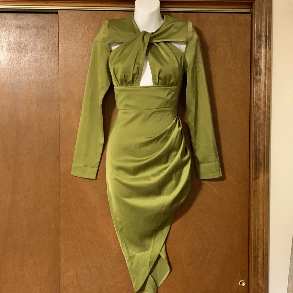 Olive Green Beautiful Body Cut/Out Dress💚 - Picture 3 of 10